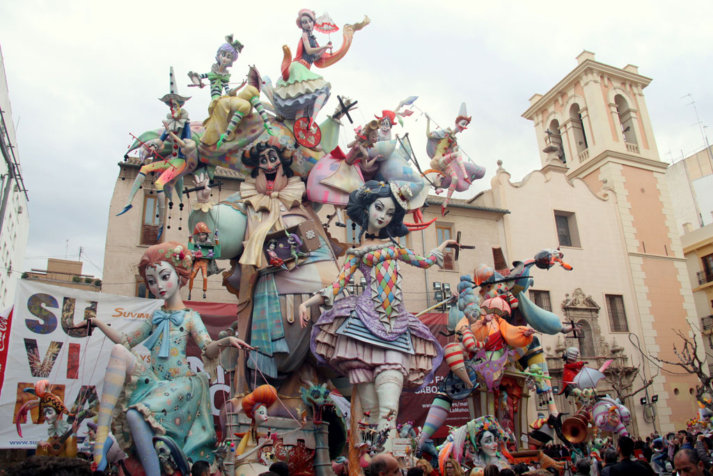 Las Fallas, the falles - de Paco Torres per la Falla 2019 de la comissió Plaça del Pilar